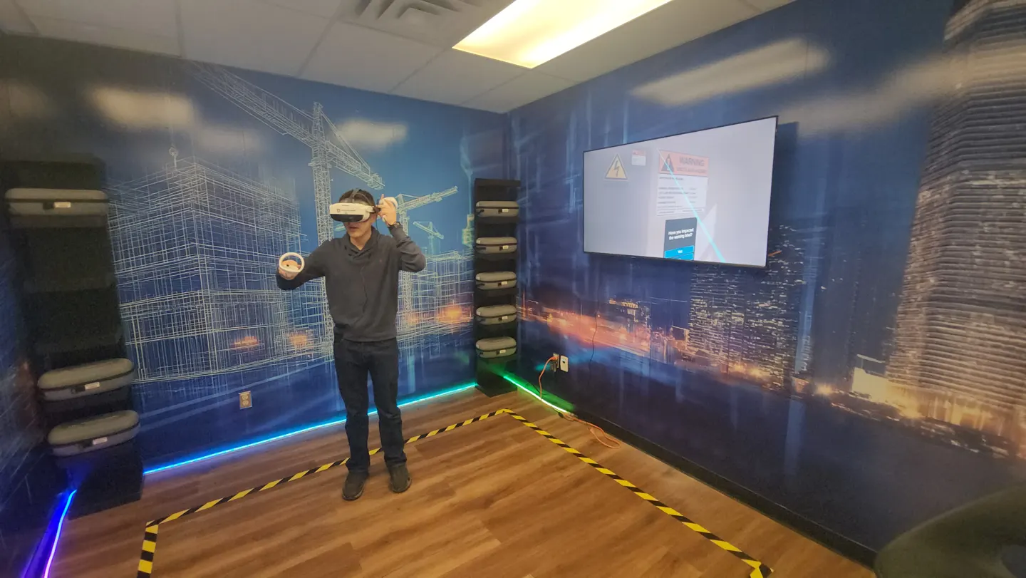 A learner using the SkillsHub virtual reality lab